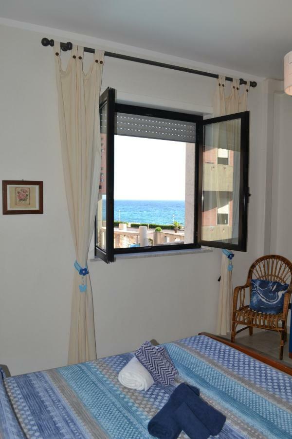 Window On The Sea Apartment Gallipoli Exterior foto